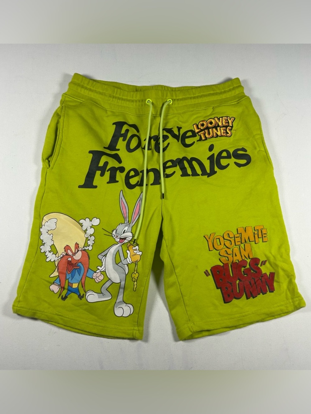 Looney Tunes Shorts Mens Large Bugs Bunny Yosemite Sam Green Stretch Joggers